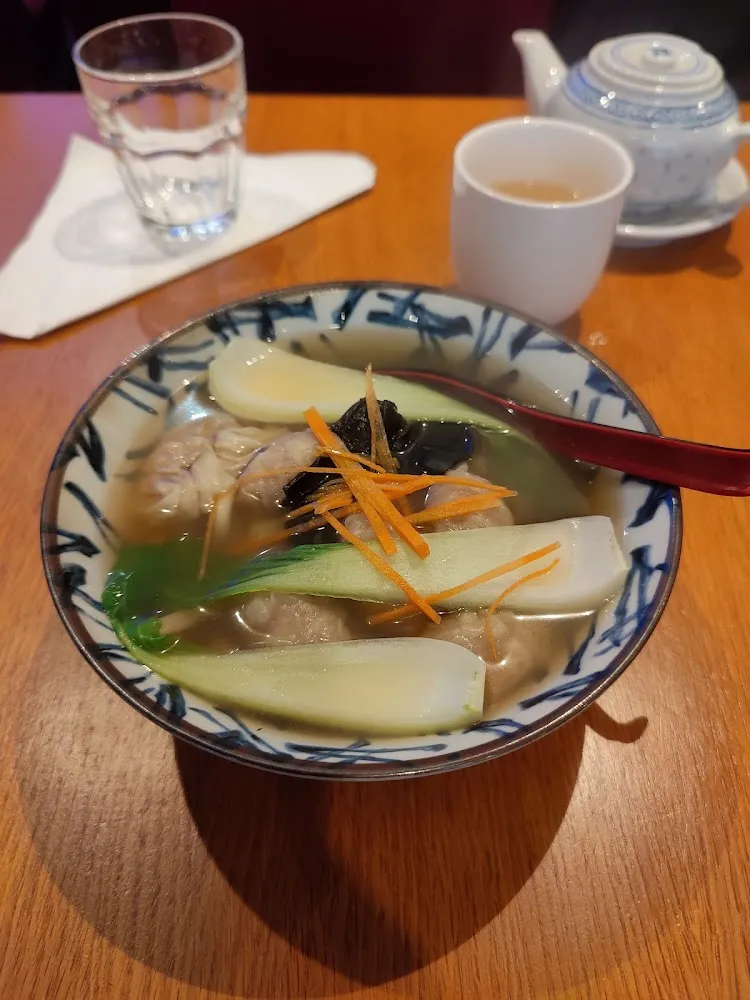 Soupe de Nouilles Aux Raviolis de Crevettes